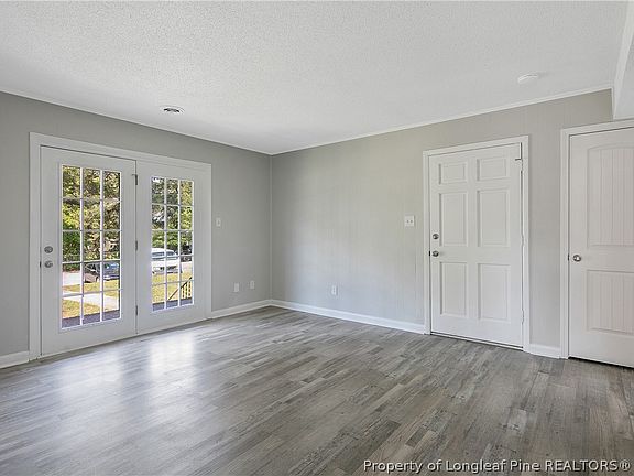 4th image of 817 Ridge Rd