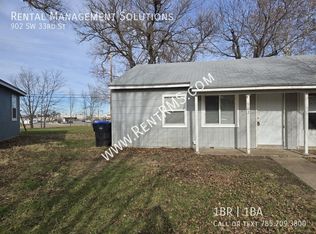 902 SW 33rd St, Topeka, KS 66611