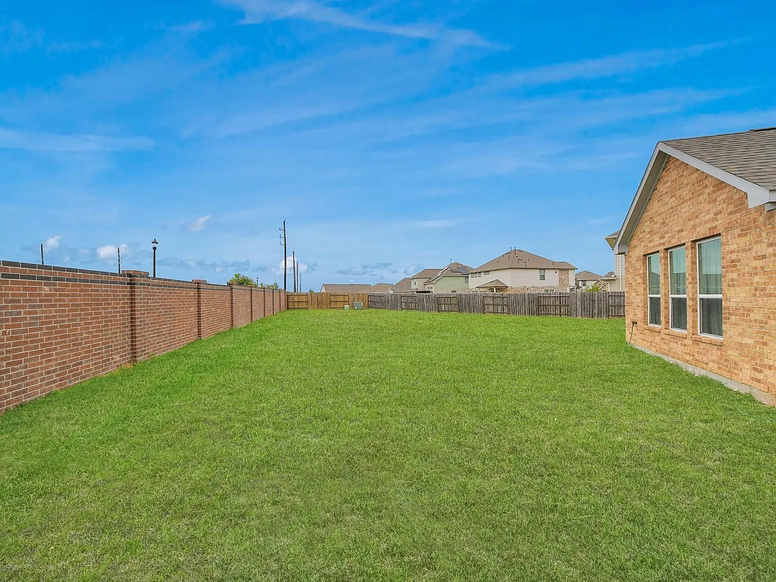 4 bed, 3.5 bath, 2843 sqft, $2,800 — Photo 3