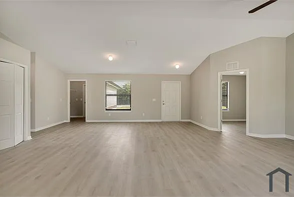 4 bed, 1600 sqft, $2,300 — Photo 1