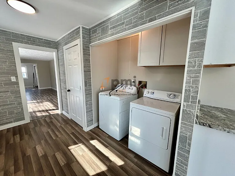 14725 Bryan St — Photo 5