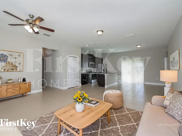 445 Eagle Dr — Photo 4