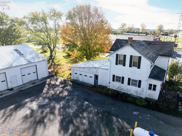 2219 Oak Harbor Rd, Fremont, OH 43420