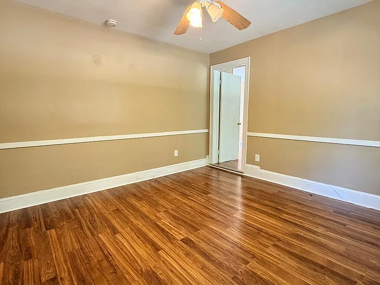 23 Carlton Ave — Photo 14