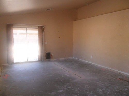 4th image of 3209 S 81st Dr