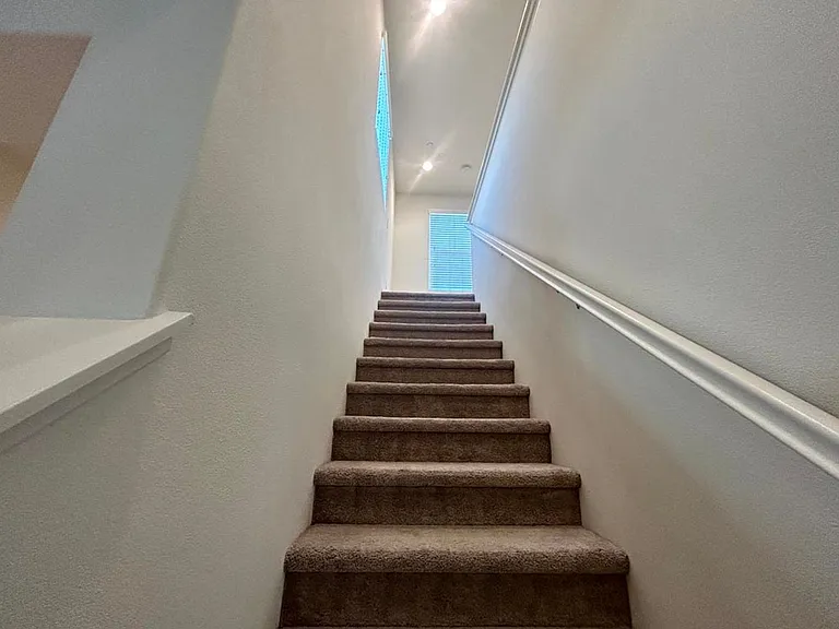 295 Fuerte Dr — Photo 11