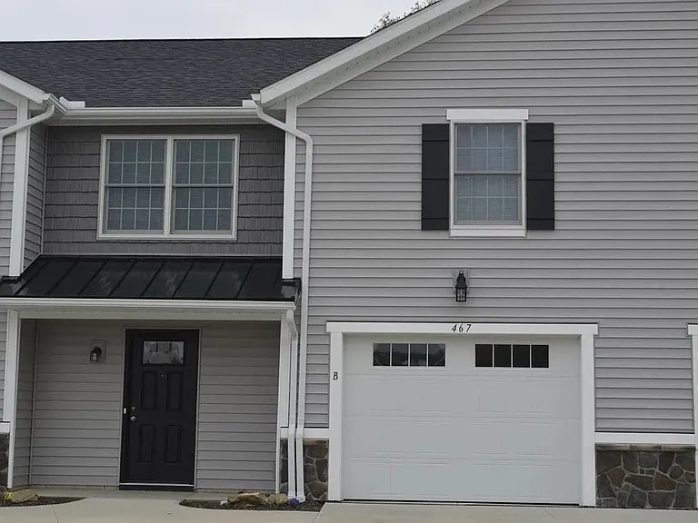 467 Sparrow Way — Photo 1