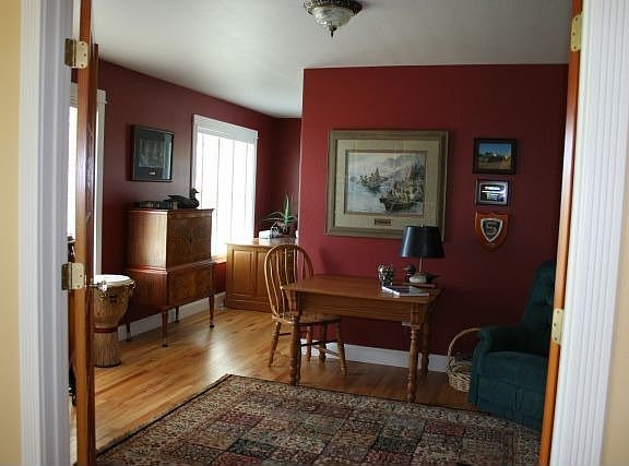 3rd image of 1700 Eliason Ln