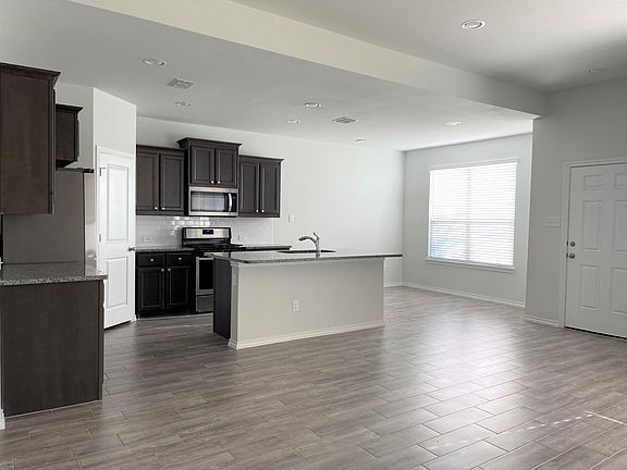 5th image of 1736 Emilia Dr