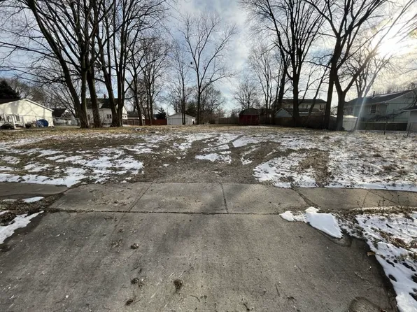 1306 W Miller St, Bloomington, IL 61701