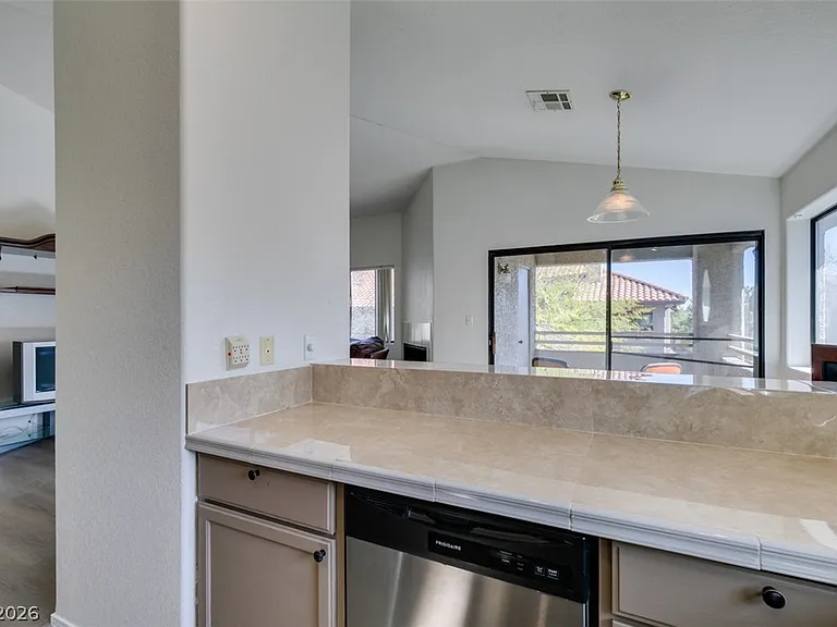 5054 S Rainbow Blvd #202 — Photo 27