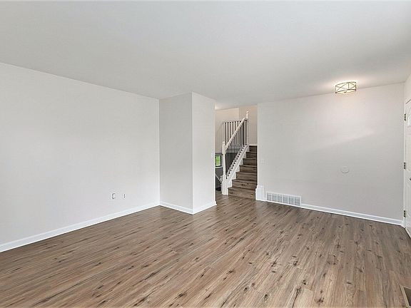 4th image of 6897 Beverly Crest Dr