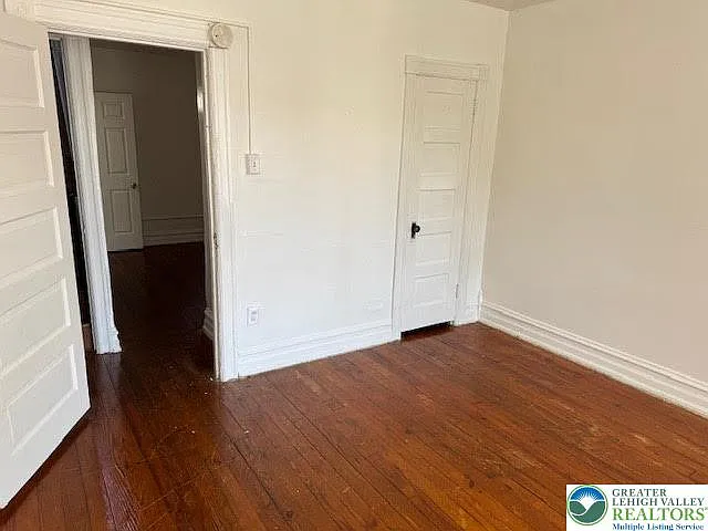 208 Ridge Ave — Photo 11