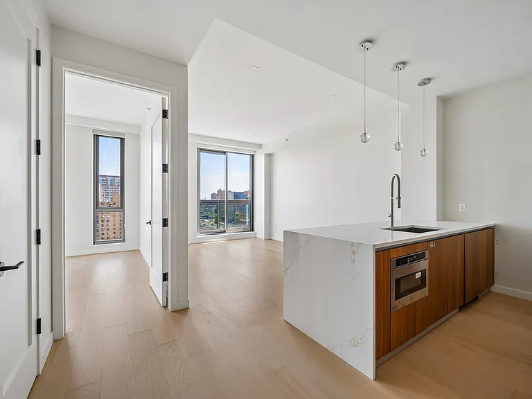 35-32 Leavitt St #11B — Photo 9