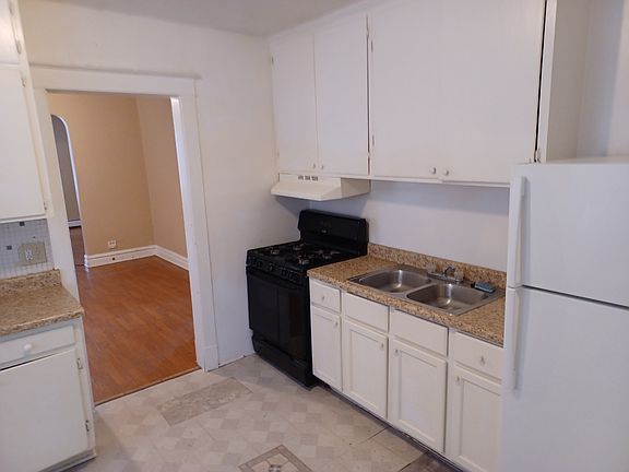 3rd image of 223 Sherman Pl #1