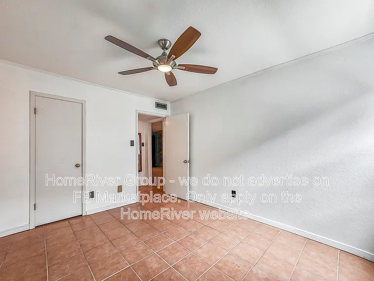 3131 Cummins St #15 — Photo 10