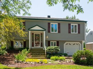 276 Hill Ave, Bartlett, IL 60103