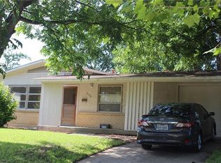 2116 Huntington Dr, Arlington, TX 76010