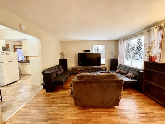 3rd image of 815 E Vernon Ave
