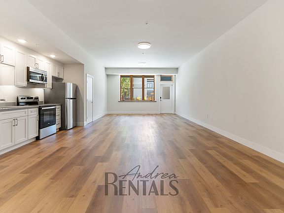 4th image of 1458 32nd St