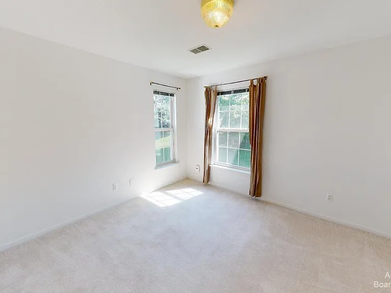 2802 S Knightsbridge Cir — Photo 13