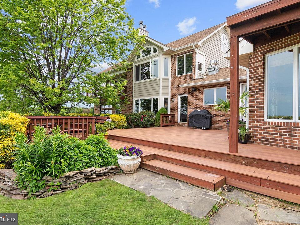 1st image of 300 John Kallis Ln