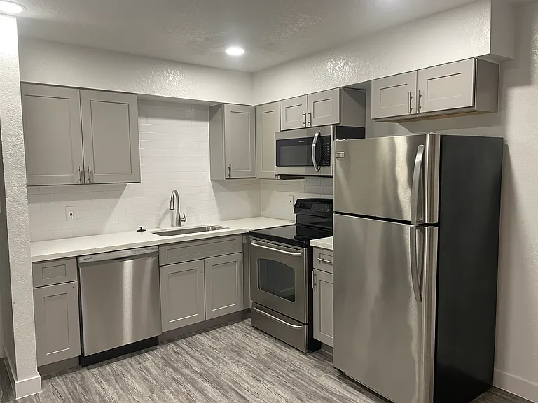 644 N Center St — Photo 6