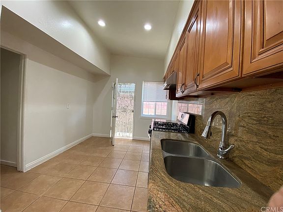4th image of 1015 Millbury Ave