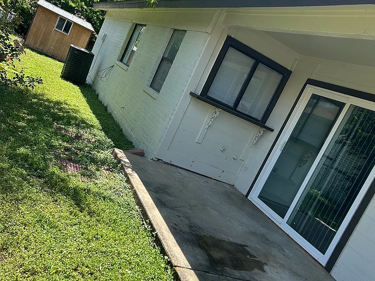 1208 Wales Dr — Photo 2