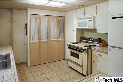 3rd image of 250 N Mountain Ave