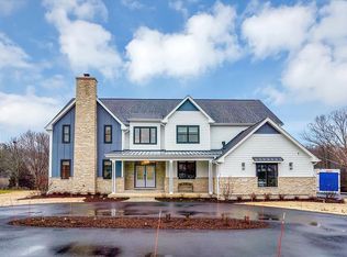 5N773 Rochefort Ln, Wayne, IL 60184