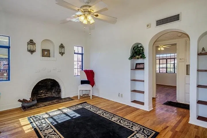 Prelease - 3 Bedroom House — Photo 2