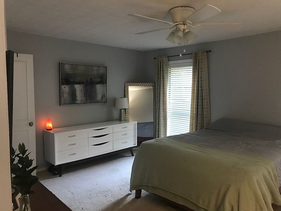 1st image of 404 Cumberland Ct SE