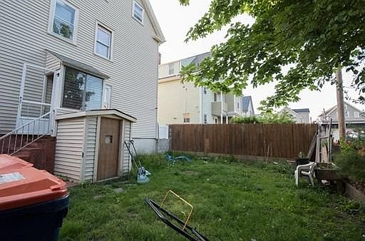 5th image of 194 Bonney St