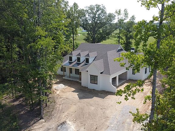 3rd image of 3213 Habersham Dr