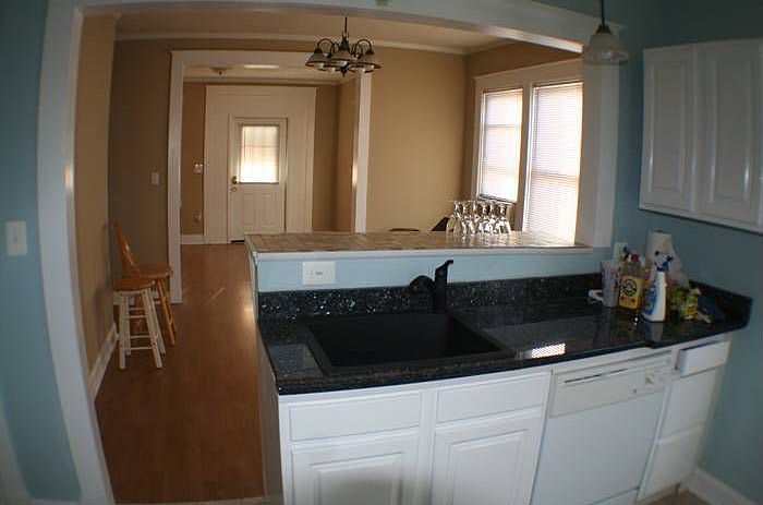 Kitchen & Dining