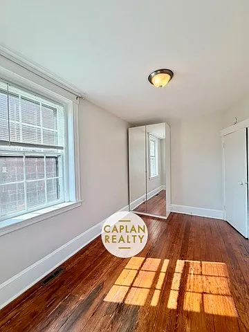542 Chapel St #E — Photo 10