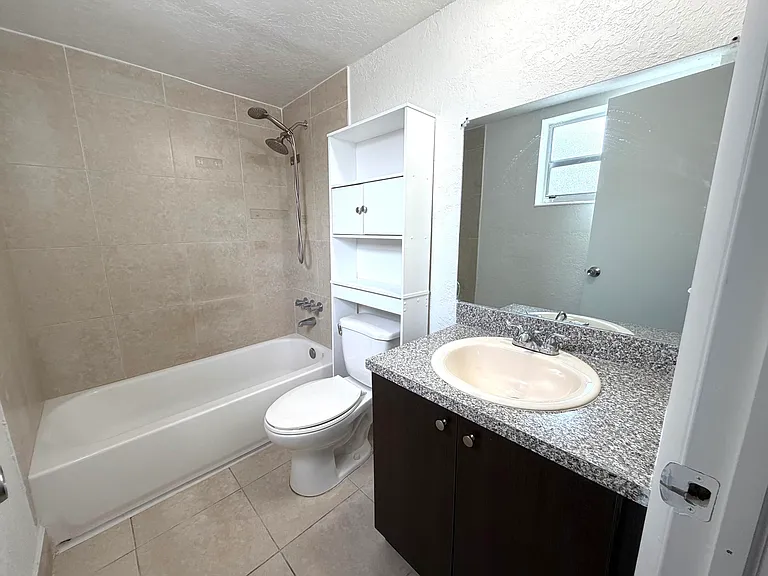2121 Davie Blvd #140 — Photo 12