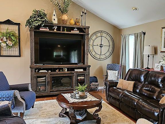 5th image of 716 Windy Ridge Dr
