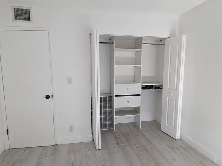 405 S Pine Island Rd #304D — Photo 4