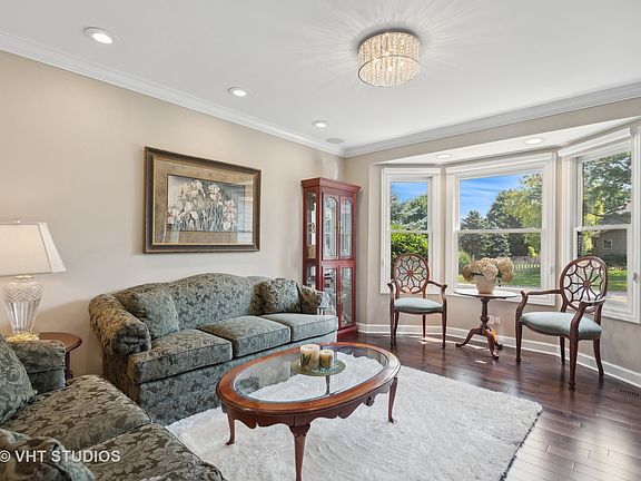 3rd image of 721 Suzanne St