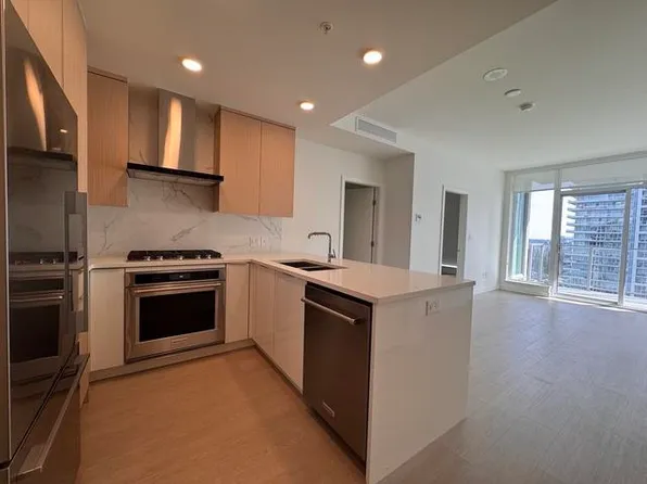 699 Whiting Way #1307, Coquitlam, BC V3J 7W9