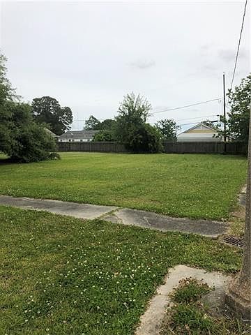 2nd image of 25 W Chalmette Cir