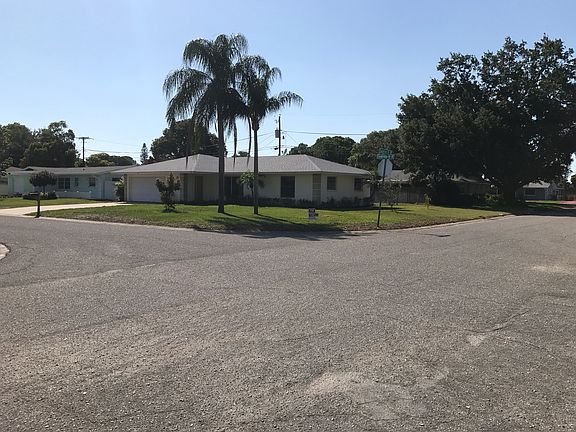 3rd image of 3216 Cambridge Dr W