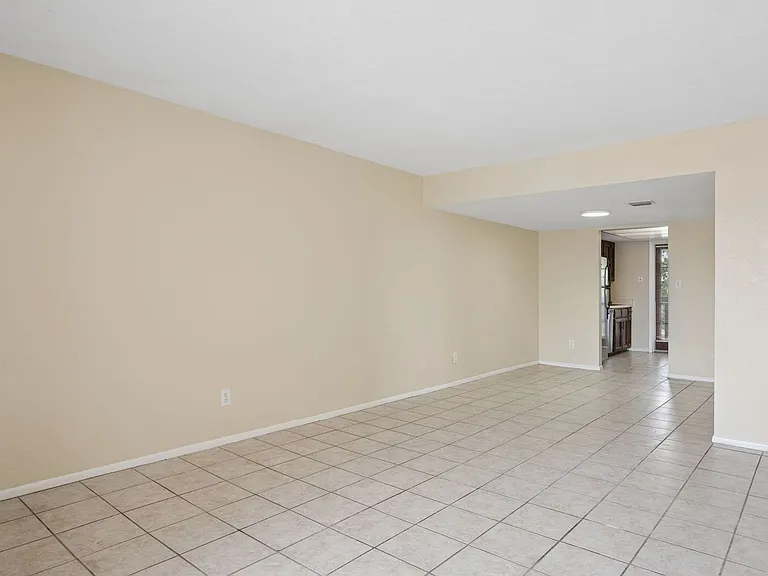 1927 E Hampton Ave #216 — Photo 5