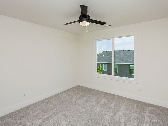 3rd image of 815 Mesa Dr