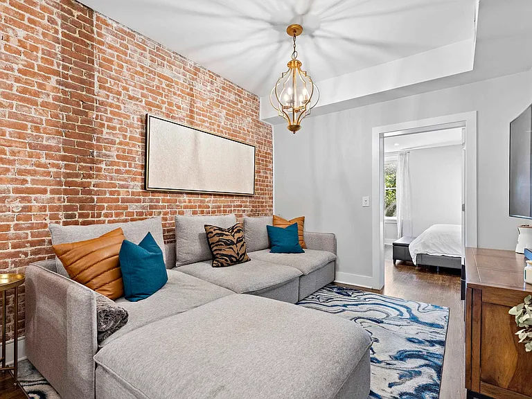 1112 Hudson St #2R — Photo 7