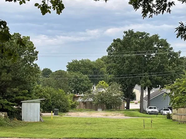 610 Elm St, Wamego, KS 66547