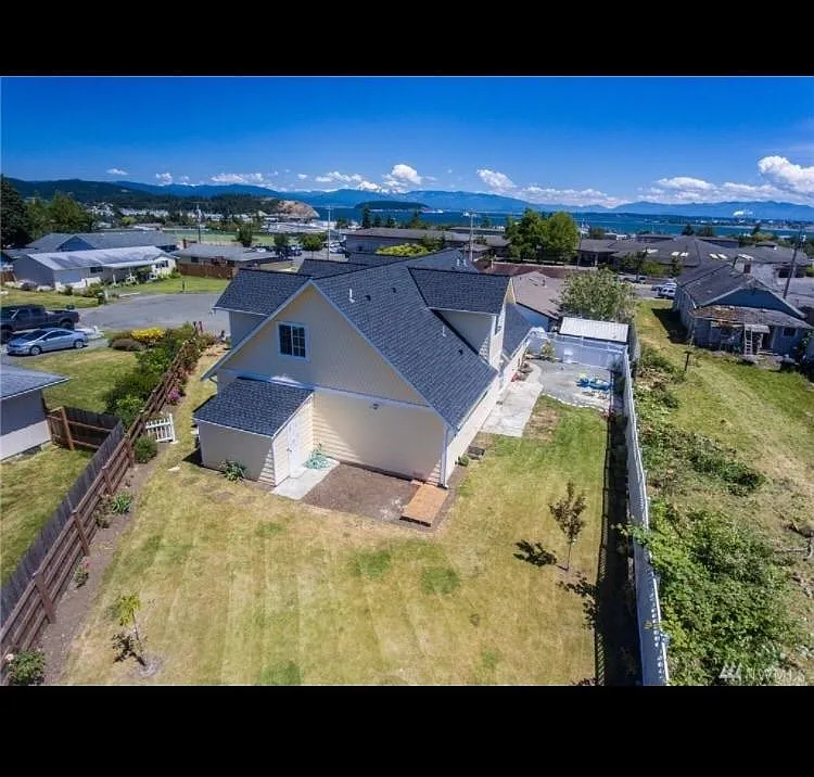 4 bed, 3.5 bath, 2235 sqft, $3,250 — Photo 3