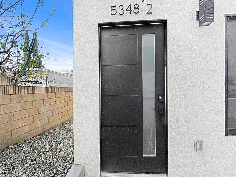 5348 1/2 Oakland St — Photo 3